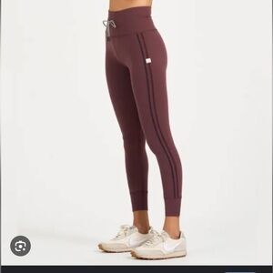 Vuori Burgundy Leggings with Contrast Stitching